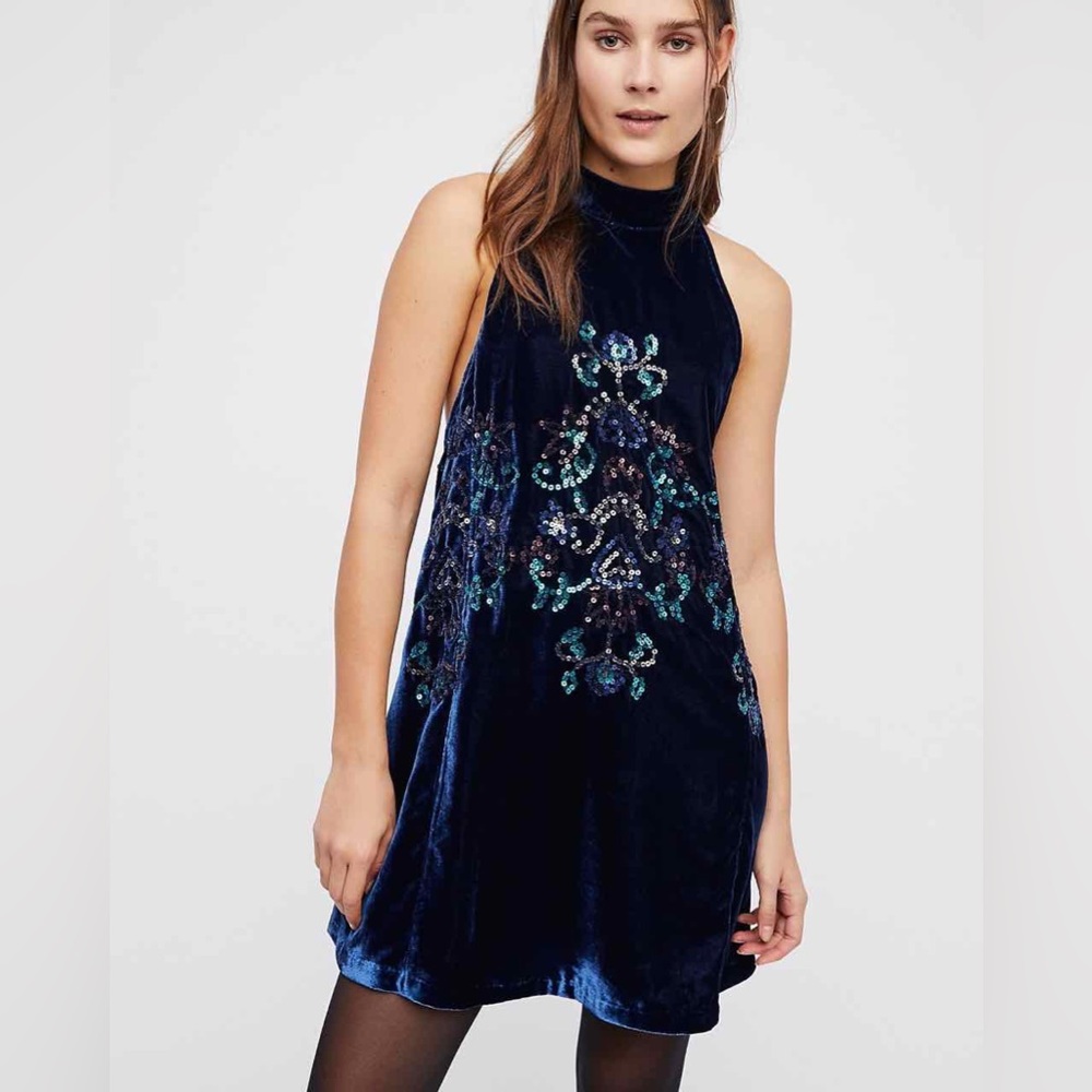 NWT FREE PEOPLE VELVET SEQUIN SWING MINI DRESS HALTER NECK SIZE MEDIUM IN BLUE